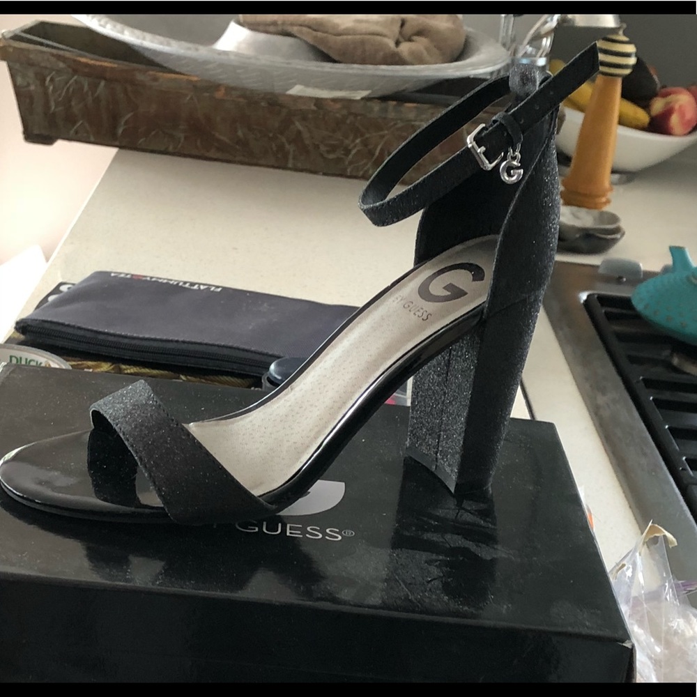 Guess Heel